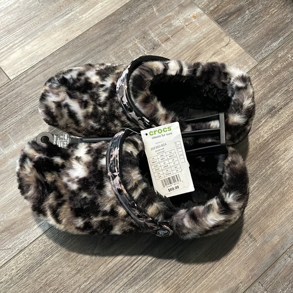 CROCS fur sure fuzzy leopard clogs NEW - Picture 7 of 9